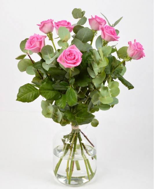 Puokštė su rožinėmis rožėmis