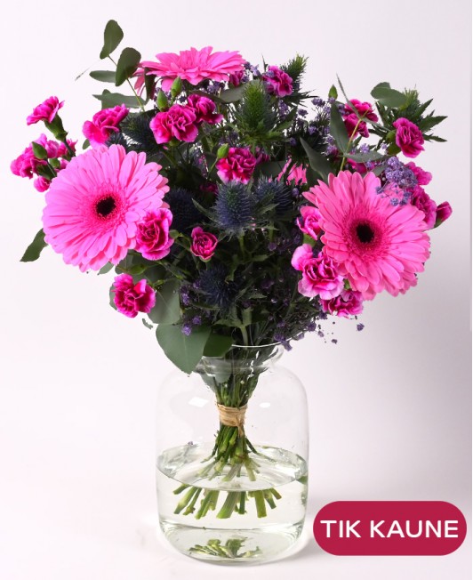 Rožinė gerberų puokštė su gvazdikėliais