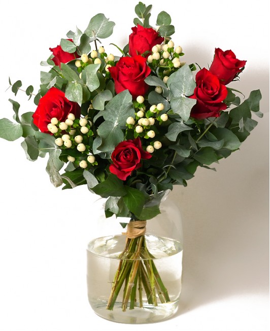 Rožių puokštė su Hiperikumu